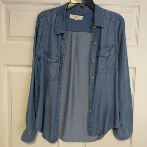 Thread & Supply casual button down denim shirt. Size Small.